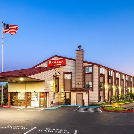 Мотель Ramada By Wyndham Medford Airport North Екстер'єр фото