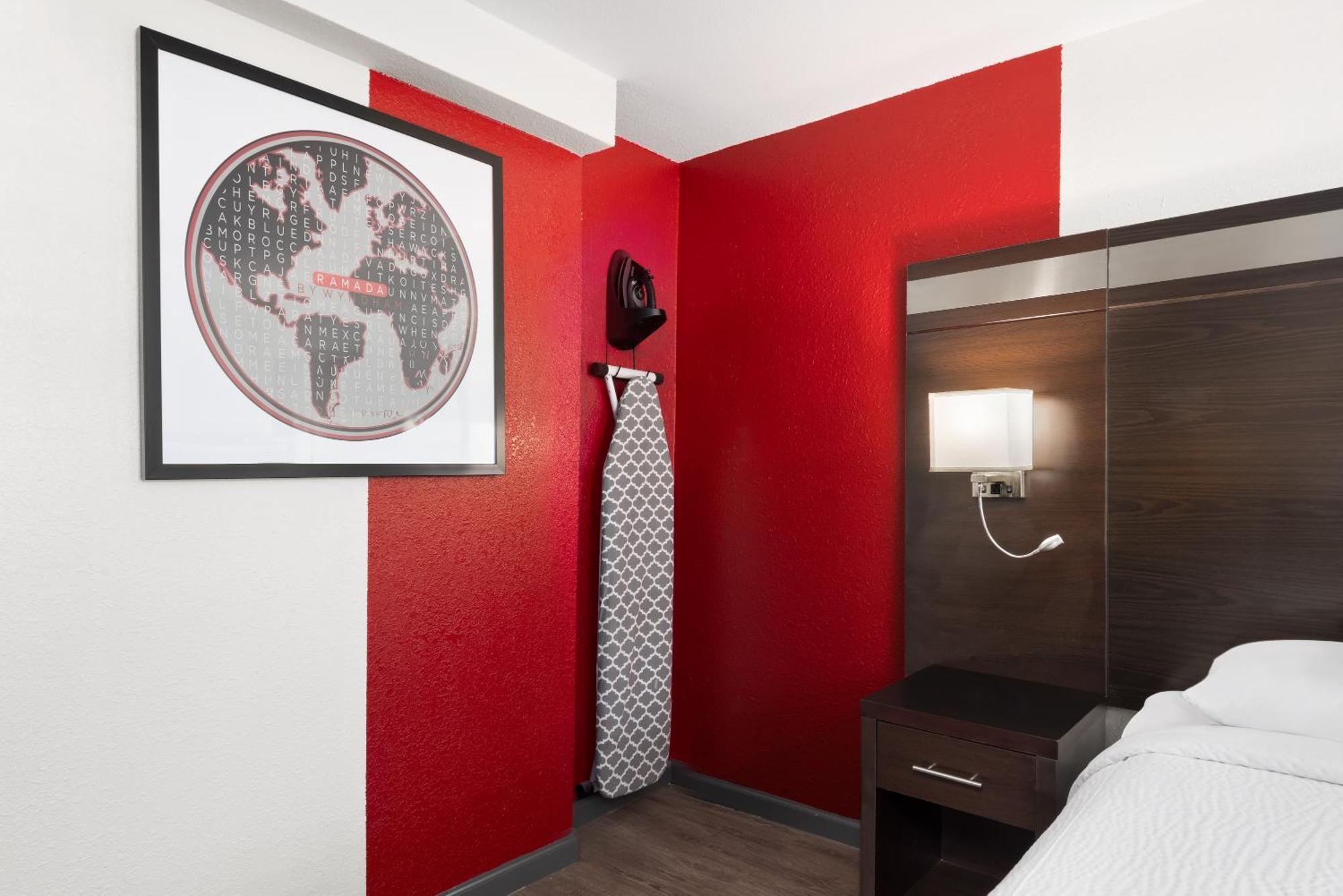Мотель Ramada By Wyndham Medford Airport North Екстер'єр фото
