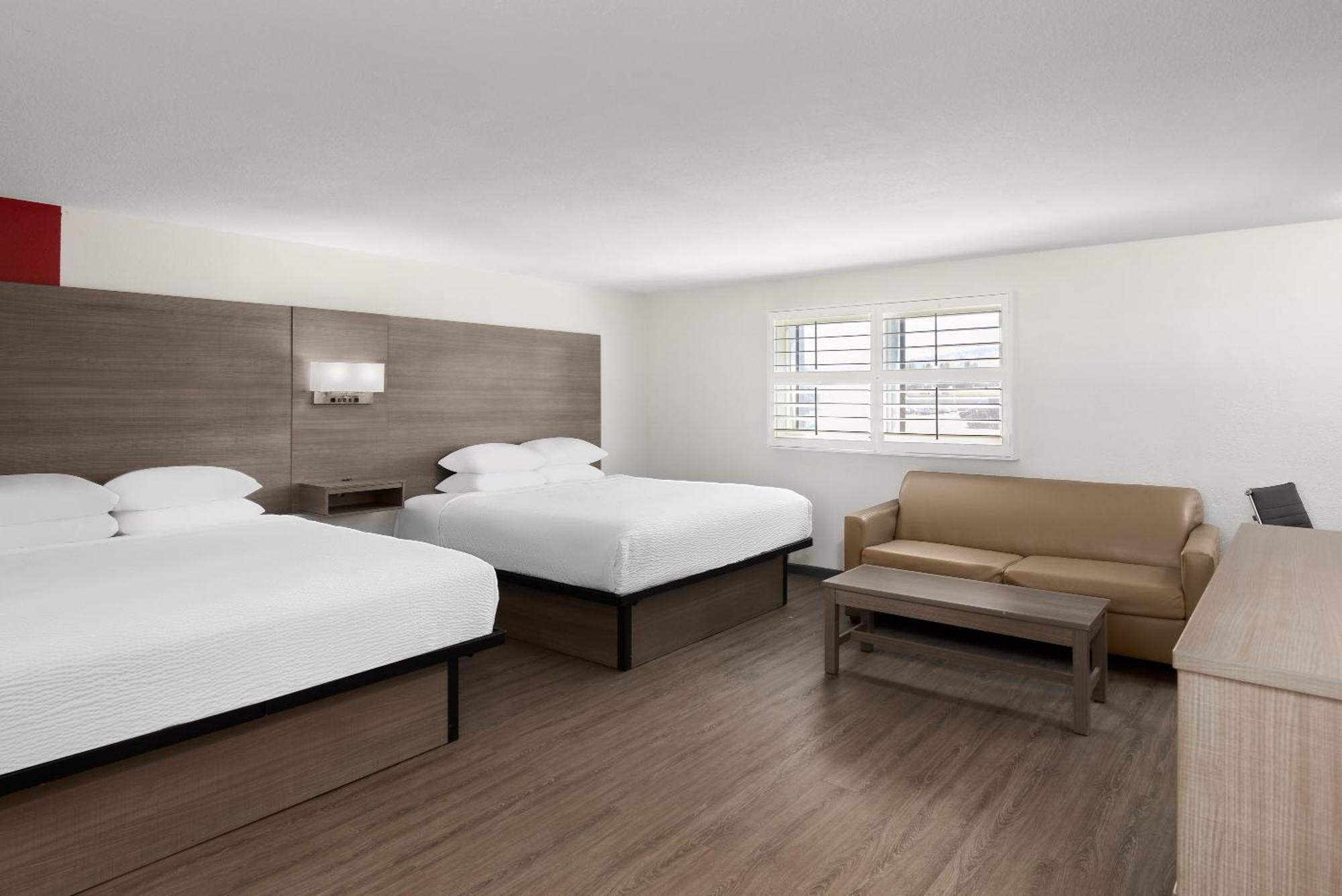 Мотель Ramada By Wyndham Medford Airport North Екстер'єр фото