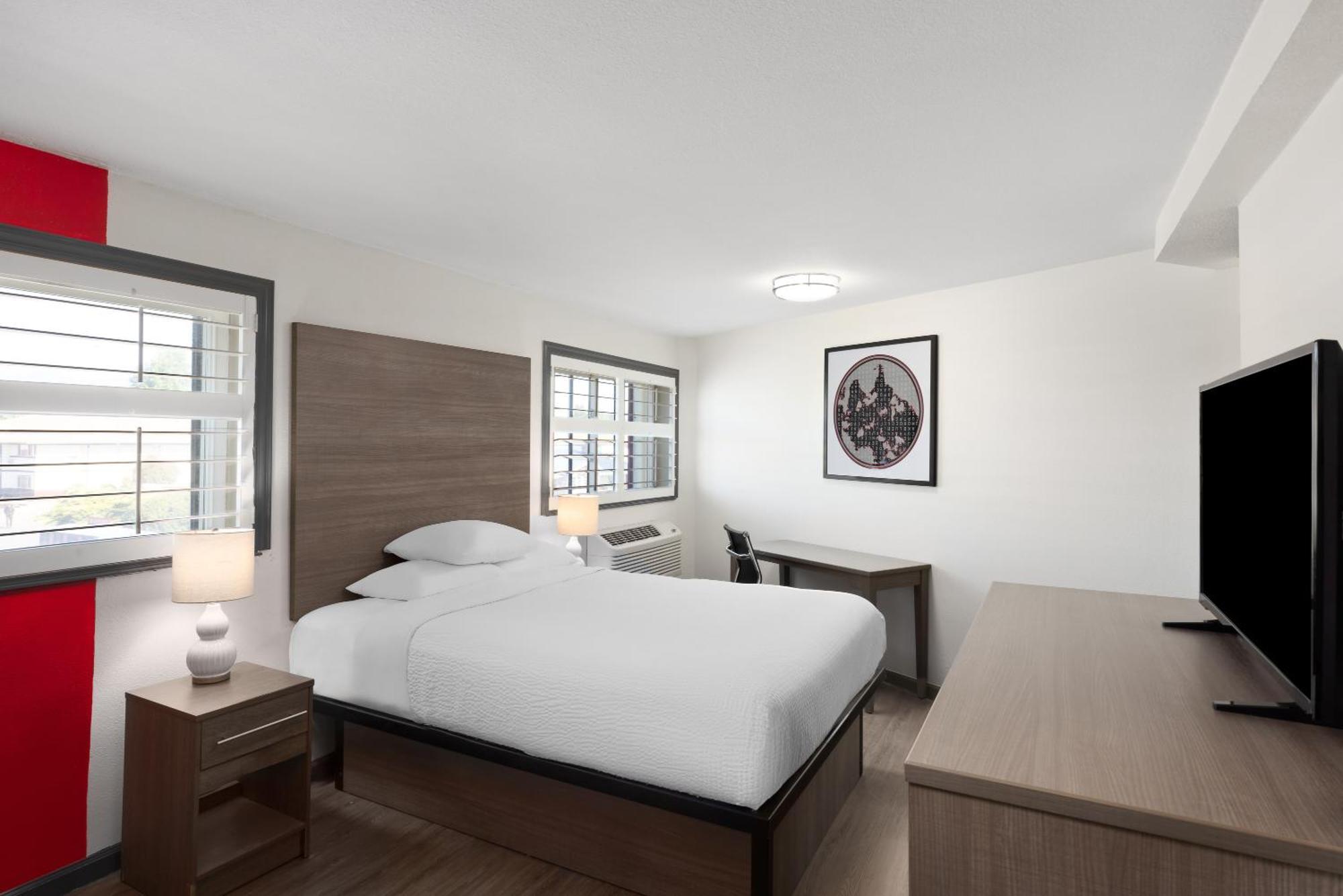 Мотель Ramada By Wyndham Medford Airport North Екстер'єр фото