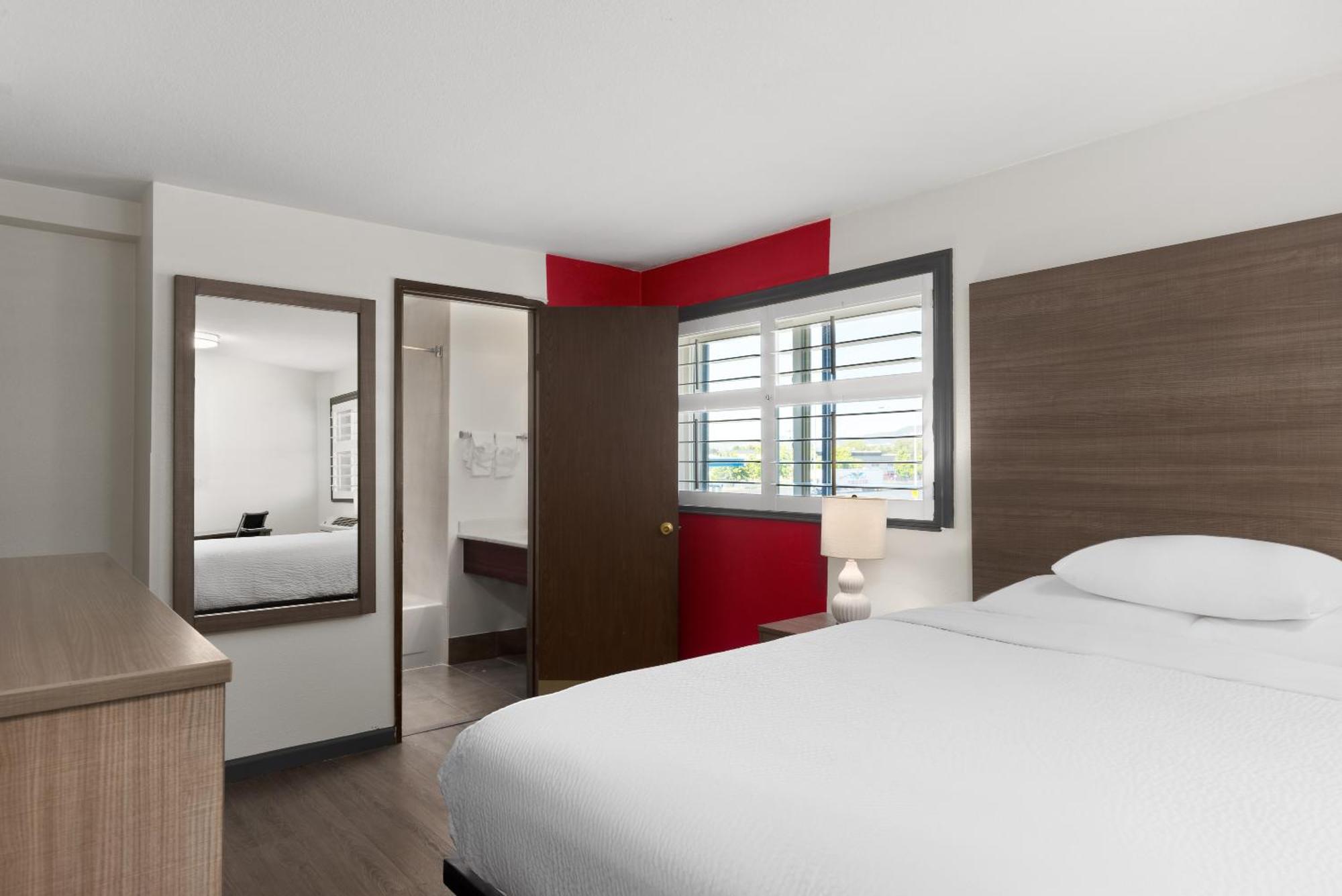 Мотель Ramada By Wyndham Medford Airport North Екстер'єр фото