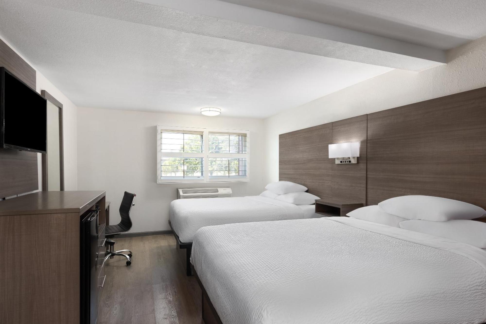 Мотель Ramada By Wyndham Medford Airport North Екстер'єр фото