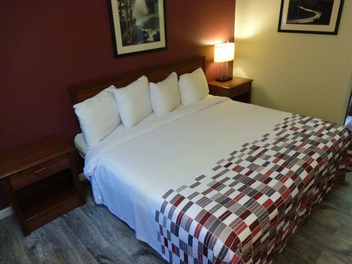 Мотель Ramada By Wyndham Medford Airport North Екстер'єр фото